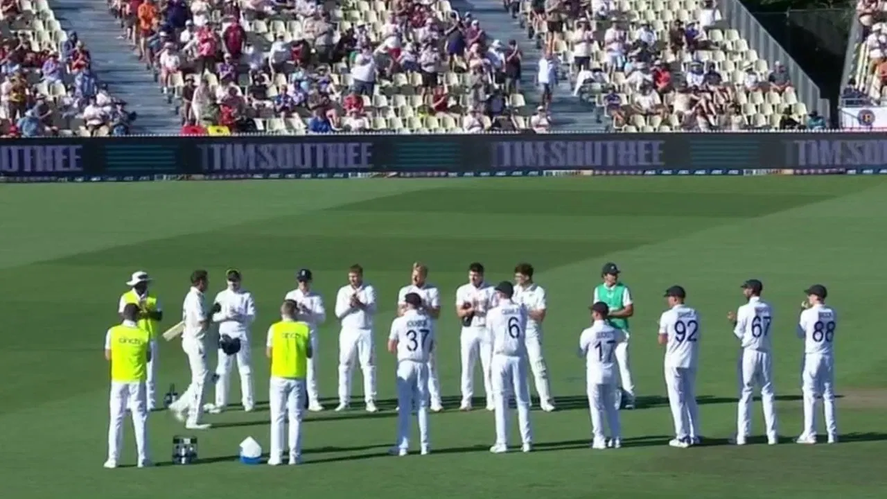 Tim Southee guard of honour .webp